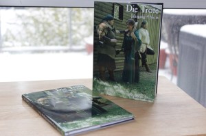 Die zwei ersten Exemplare des zweiten Trötensammlers vor Aachens Winterkulisse