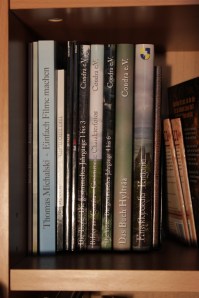 Das Buch Hylträa inmitten der anderen Bände