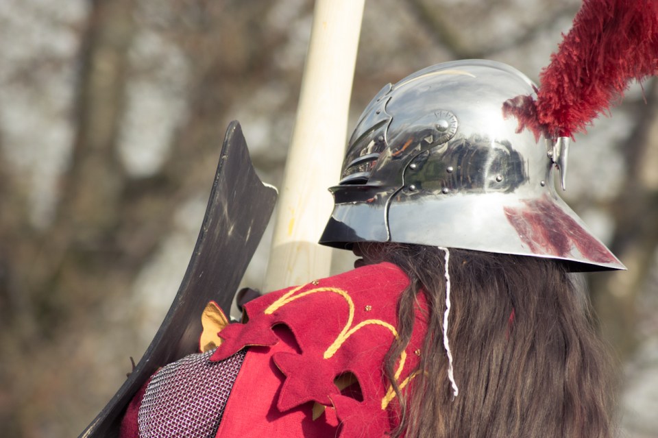 Schwer gerüstet beim Lanzengang
