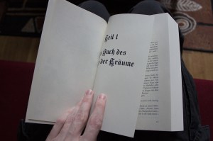 Beim Blättern in 'Lord Valentine'