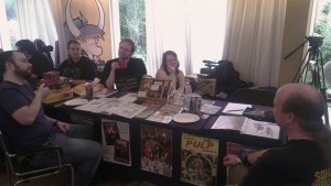 Der DORP-Stand. (Und da man mich schon fragte, nee, ich weiß nicht, warum die Frau zwischen dem Scorp und mir so findest schaut, ich hoffe aber mal, es lag nicht an uns!)