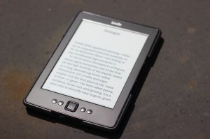 Firefly-Roman an High Noon – das ePaper hat kein Problem mit direktem Sonnenlicht